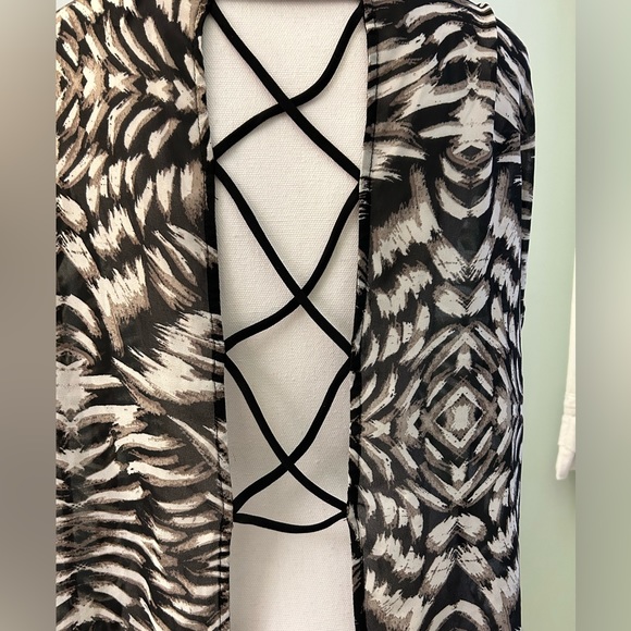 Torrid Abstract Animal Print Top - Picture 4 of 8